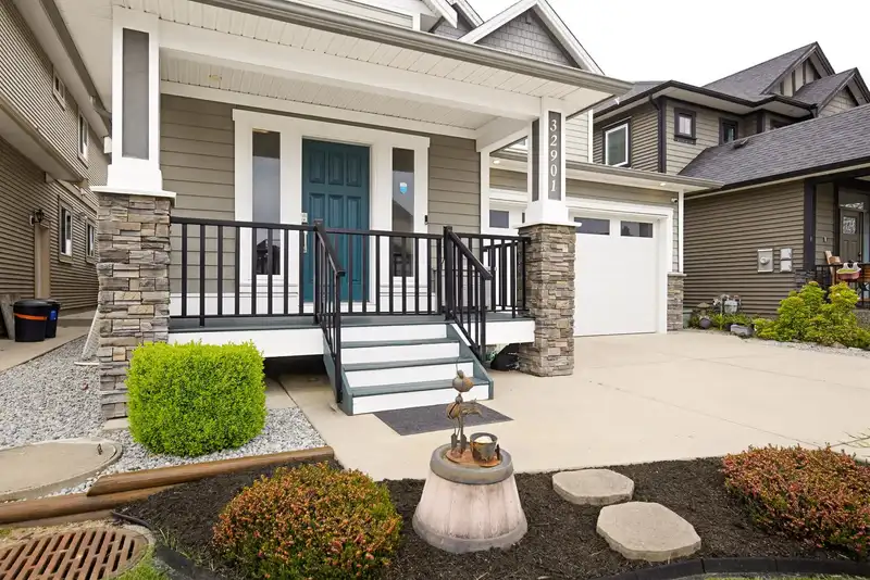 32901 SYLVIA AVENUE - photo 2 of 40