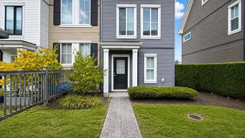 31 10735 84 AVENUE - photo 2 of 23