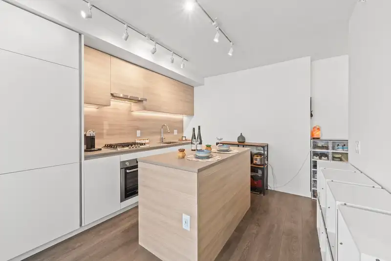 1303 652 WHITING WAY - photo 4 of 34