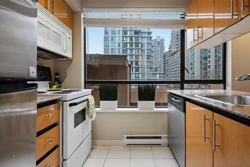 609 1189 HOWE STREET - photo 1 of 39