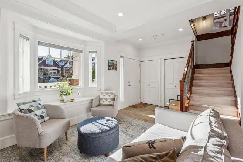2163 NAPIER STREET - photo 4 of 26