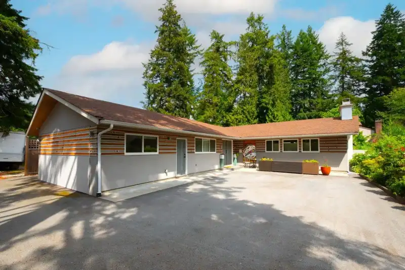 2420 EDGEMONT BOULEVARD - photo 1 of 40