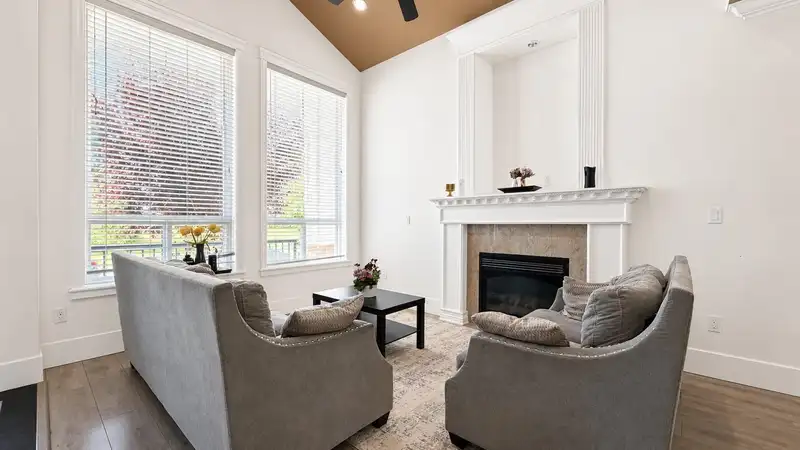 12579 66 AVENUE - photo 2 of 40