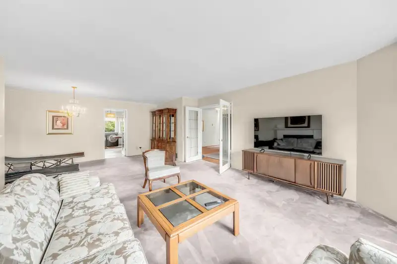 4837 8A AVENUE - photo 4 of 40