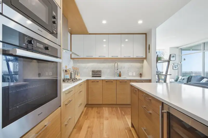 2306 4360 BERESFORD STREET - photo 4 of 27