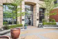 111 2970 KING GEORGE BOULEVARD - thumbnail 1