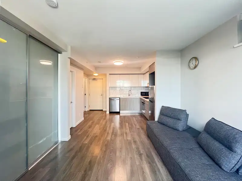 401 6461 TELFORD AVENUE - photo 2 of 15