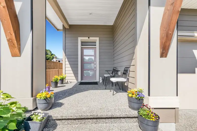 6561 FERN STREET - photo 2 of 32