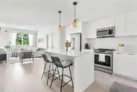 301 8327 201 STREET - thumbnail 4
