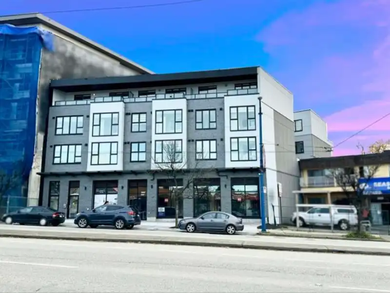 302 3050 KINGSWAY ROAD - photo 1 of 18