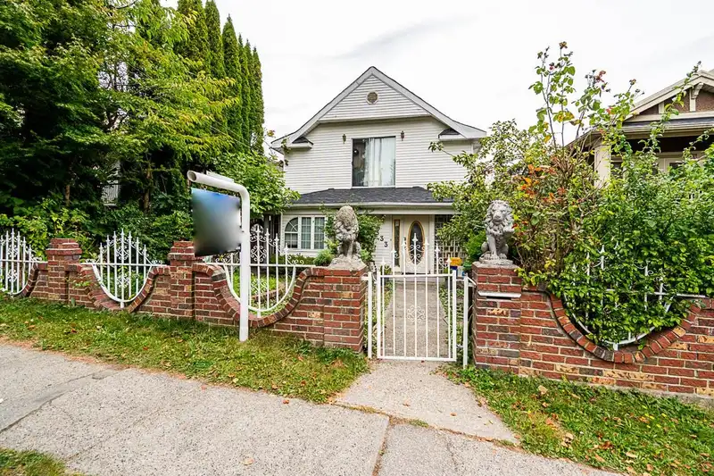 333 E 28TH AVENUE - photo 1 of 2