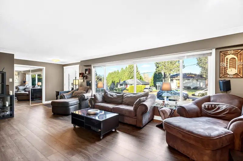 928 STANTON AVENUE - photo 4 of 35