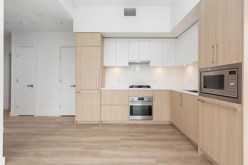 416 9675 KING GEORGE BOULEVARD - photo 2 of 13