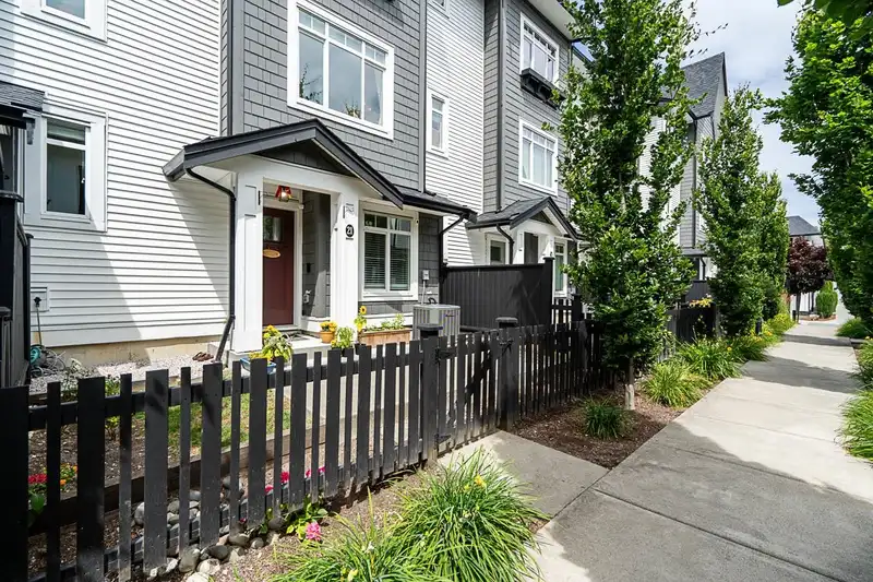21 6897 201 STREET - photo 2 of 38