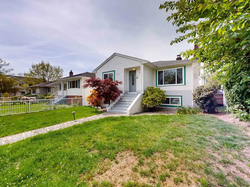 3157 PENTICTON STREET - photo 2 of 26