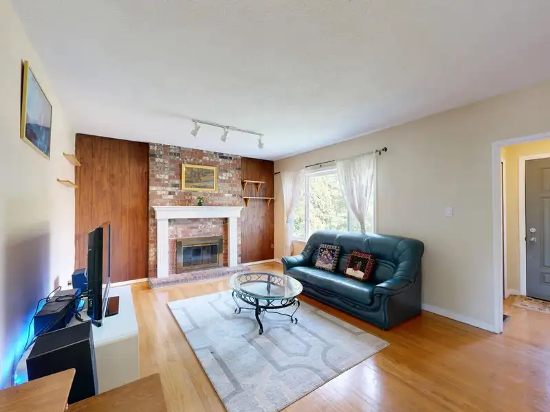 3157 PENTICTON STREET - photo 4 of 26