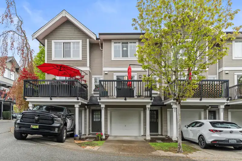 9 20176 68 AVENUE - photo 1 of 33
