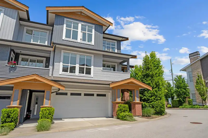 1 24086 104 AVENUE - photo 1 of 35