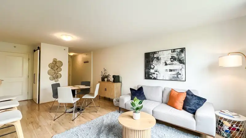 305 3638 VANNESS AVENUE - photo 2 of 25