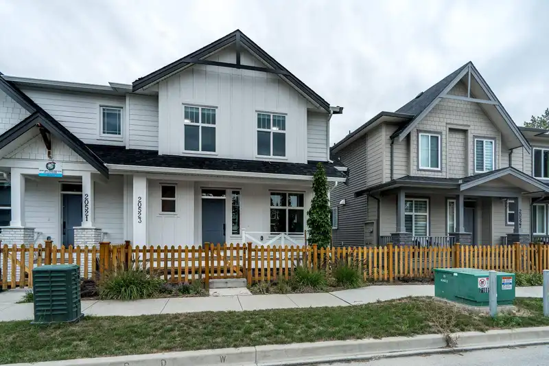 20523 76 AVENUE - photo 1 of 40