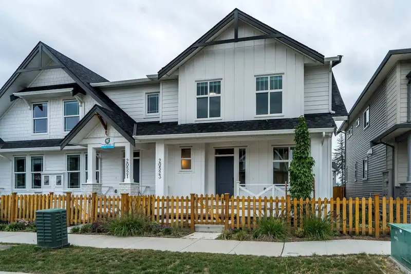 20523 76 AVENUE - photo 4 of 40