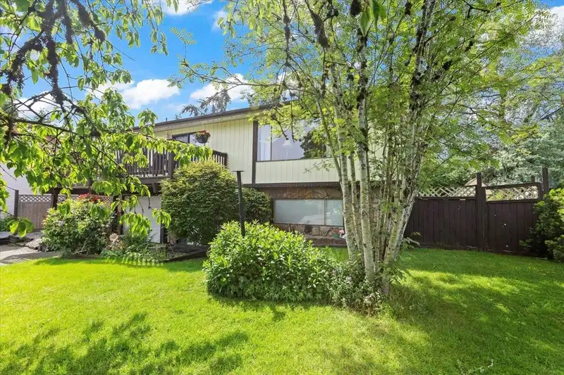 20526 48B AVENUE - photo 3 of 40