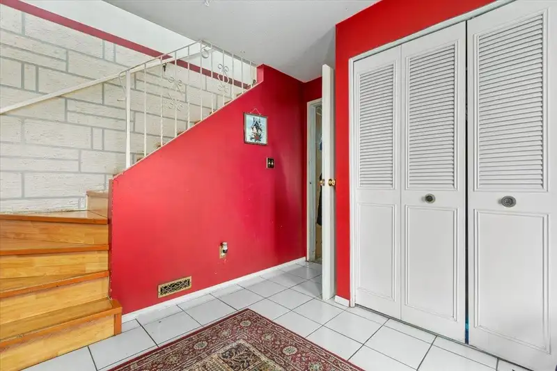 20526 48B AVENUE - photo 4 of 40