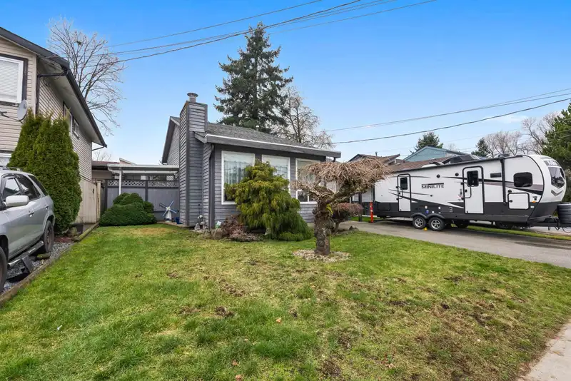 8153 122A STREET - photo 4 of 33