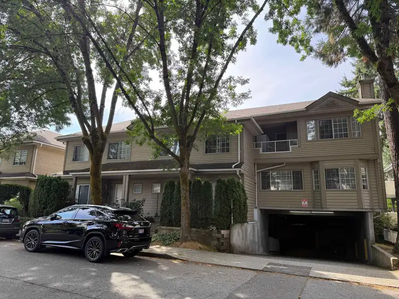 10 815 TOBRUCK AVENUE - photo 1 of 34