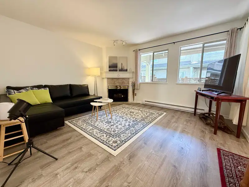 10 815 TOBRUCK AVENUE - photo 2 of 34