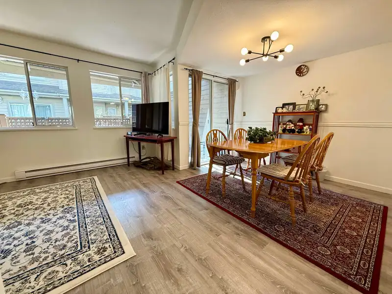 10 815 TOBRUCK AVENUE - photo 3 of 34