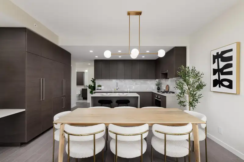 2907 4168 LOUGHEED HIGHWAY - photo 1 of 22