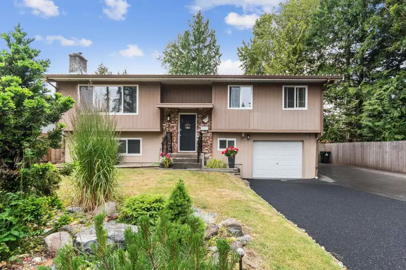 20327 44 AVENUE - photo 1 of 28
