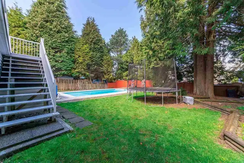 11781 71A AVENUE - photo 2 of 20