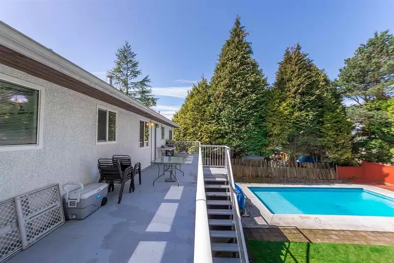 11781 71A AVENUE - photo 3 of 20