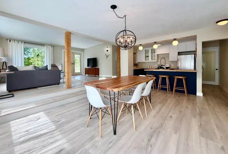 6376 SUNSHINE COAST HIGHWAY - photo 1 of 40