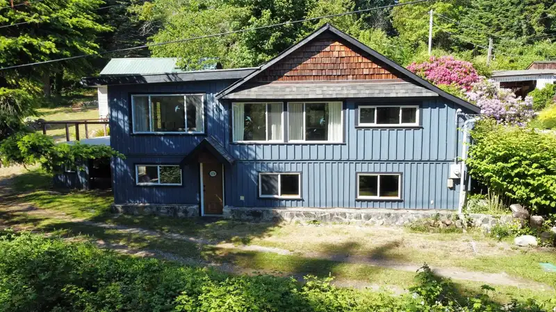 6376 SUNSHINE COAST HIGHWAY - photo 2 of 40