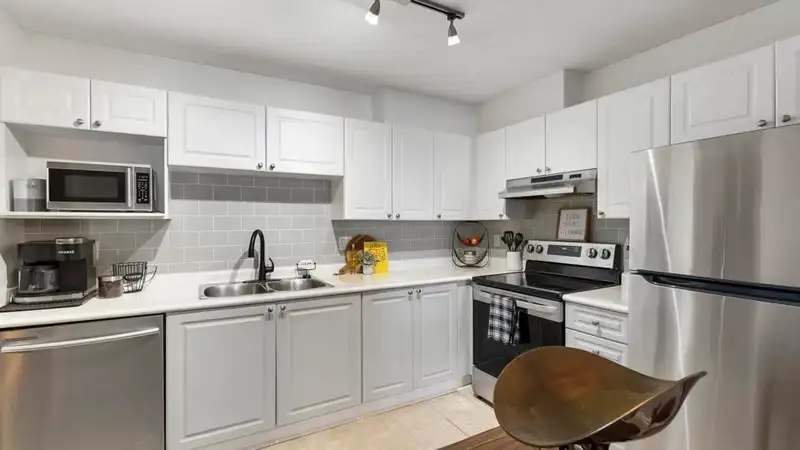 407 5759 GLOVER ROAD - photo 2 of 16