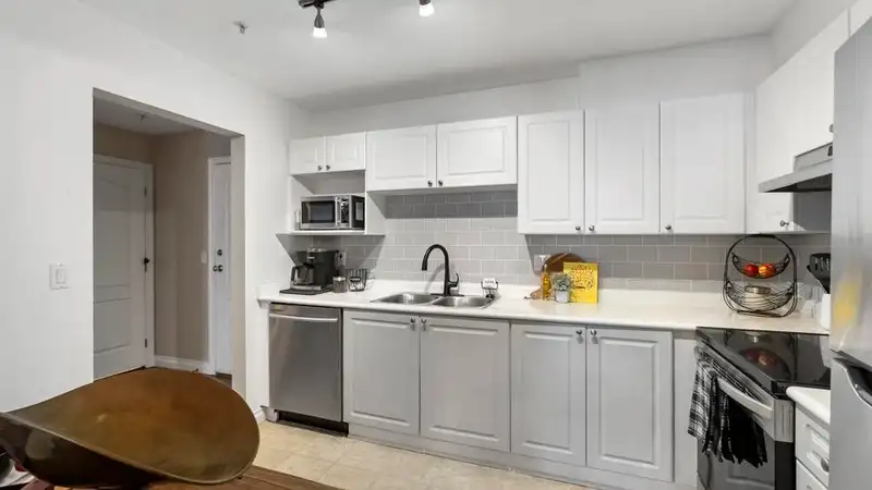 407 5759 GLOVER ROAD - photo 3 of 16