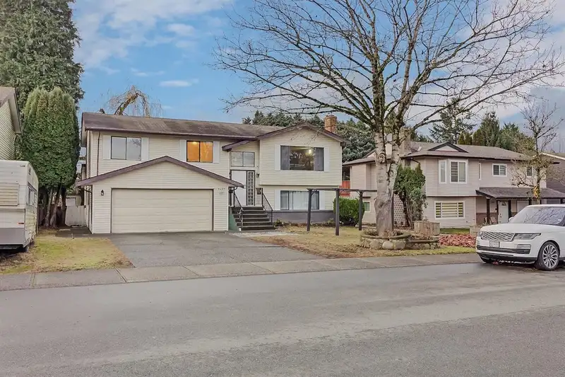 3657 PERTH STREET - photo 4 of 31