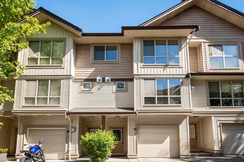 92 20350 68 AVENUE - photo 1 of 38