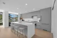 207 1331 MARINE DRIVE - thumbnail 3