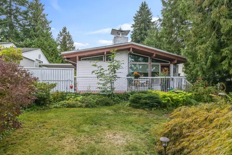 14086 77A AVENUE - photo 1 of 31