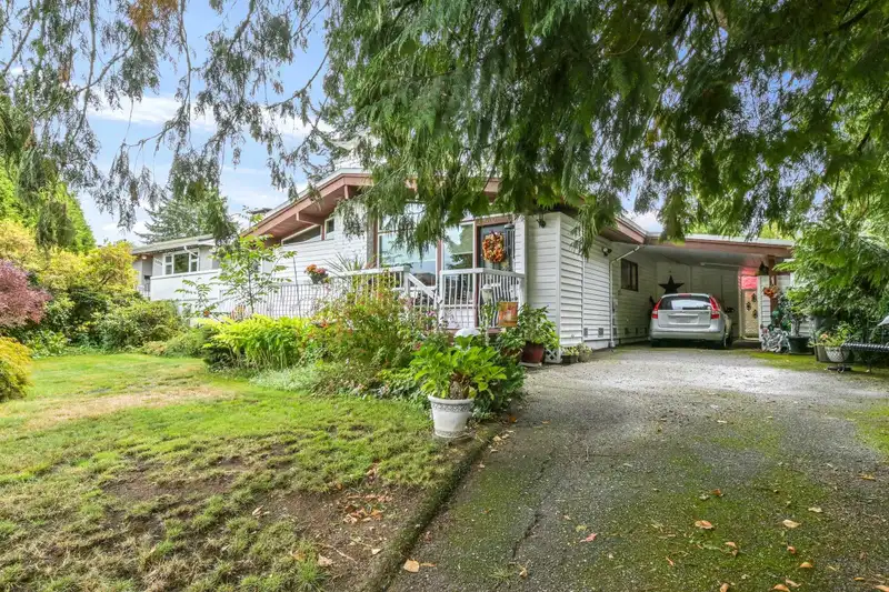 14086 77A AVENUE - photo 2 of 31