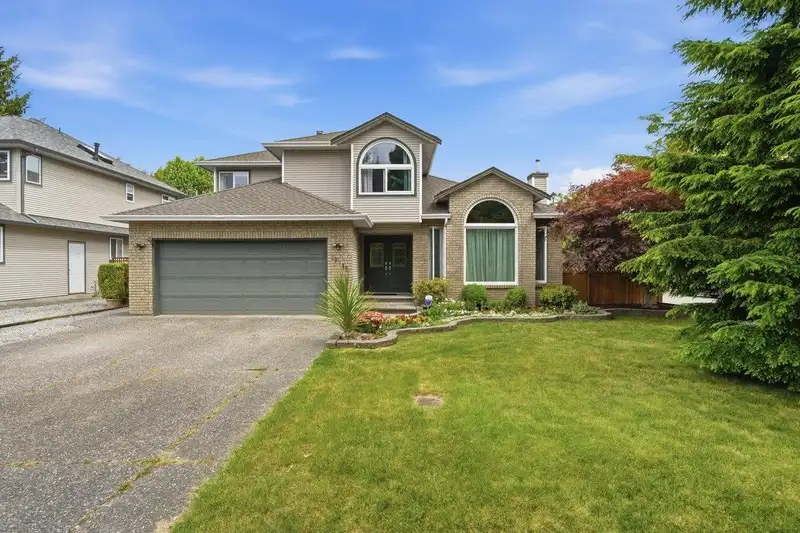 18745 65 AVENUE - photo 1 of 40