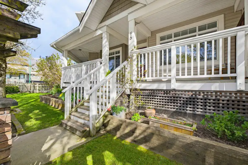65 6852 193 STREET - photo 4 of 34