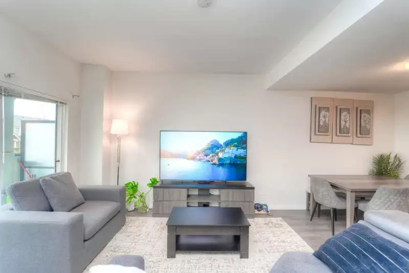 5 2796 ALLWOOD STREET - photo 3 of 31