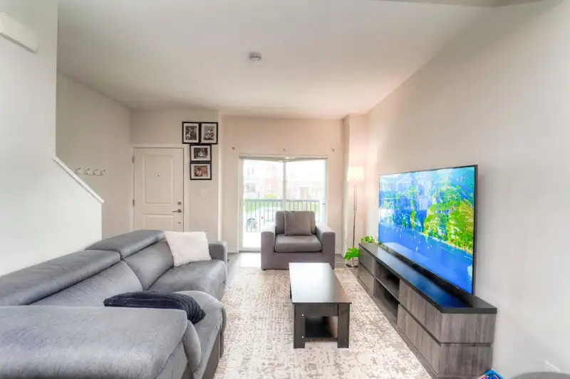 5 2796 ALLWOOD STREET - photo 4 of 31