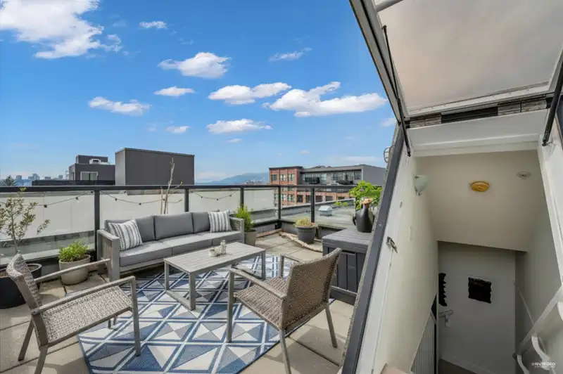 PH20 2150 E HASTINGS STREET - photo 1 of 17