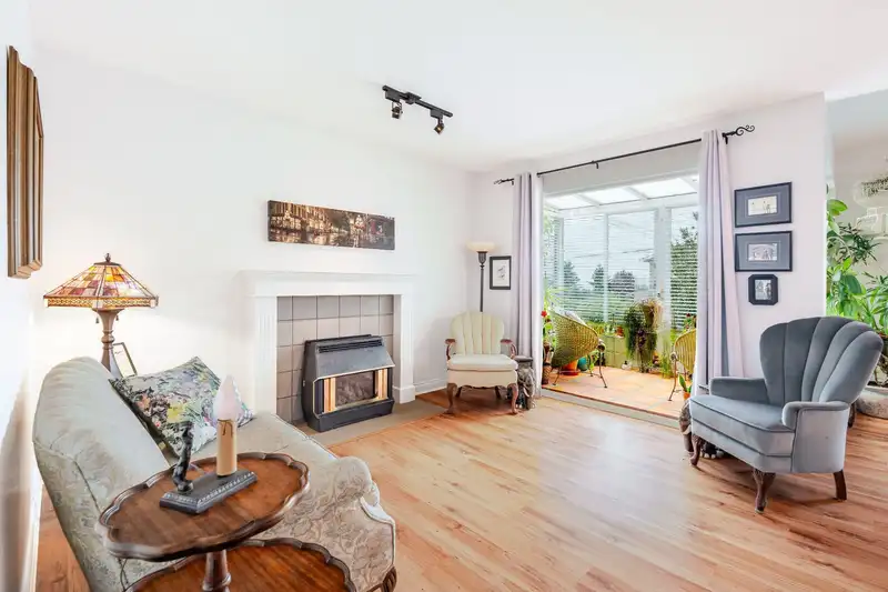 3298 MAHON AVENUE - photo 2 of 24